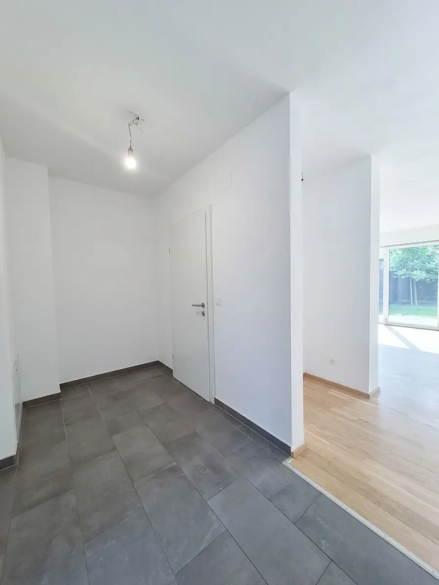 Reihenhaus mit Dachterrassen-Views – Dein Traumhaus wartet!