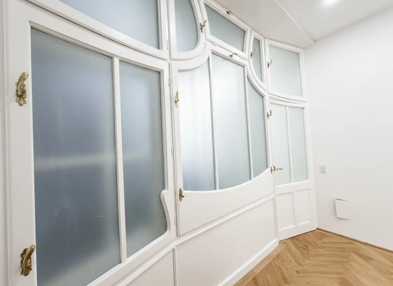UNBEFRISTET und ERSTBEZUG: Prachtvolle, klimatisierte 4-Zimmer-Wohnung in fantastischer Lage