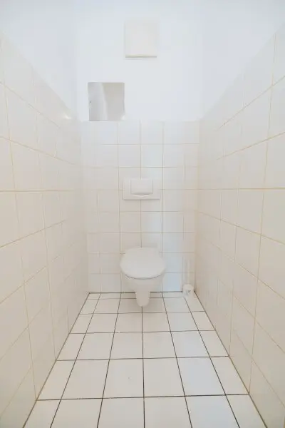 LOGGIA I LICHTDURCHFLUTET I PARKETT I ABSOLUTE RUHELAGE I BADEWANNE I AB SOFORT I PROJEKT WOHNEN I