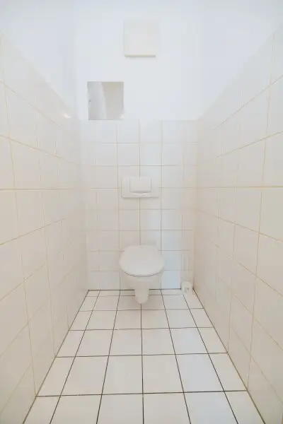 LOGGIA I LICHTDURCHFLUTET I PARKETT I ABSOLUTE RUHELAGE I BADEWANNE I AB SOFORT I PROJEKT WOHNEN I