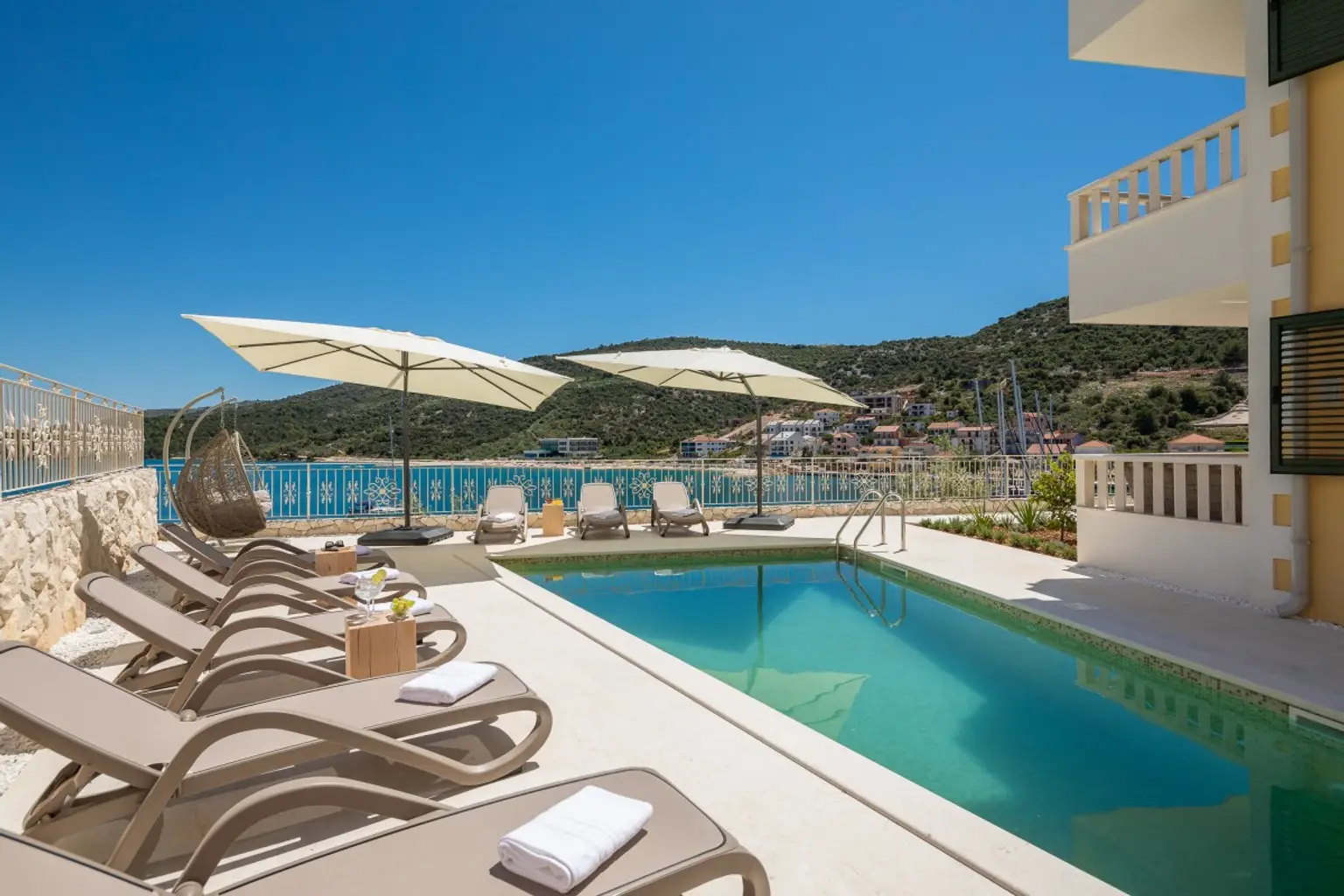 Q2 | ++ APARTMENTS direkt am Meer, 1.Reihe ++ MARINA bei TROGIR | Prima Service Immobilien