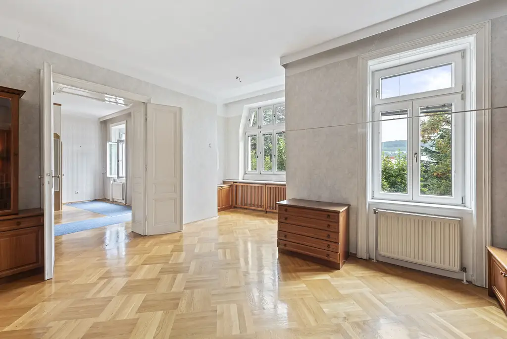 Altbau-Traum: Zwei Zimmer mit Freifläche (in Bau)