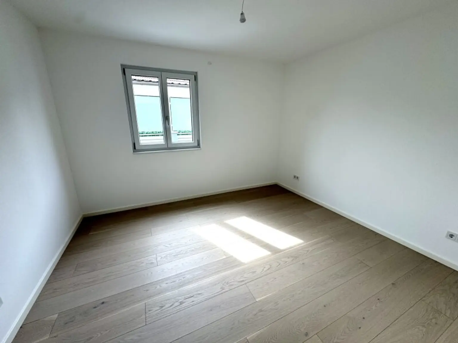 EIGENGRUND NÄHE ALTE DONAU – FREIFLÄCHEN - LUFTWÄRMEPUMPE – KELLER – GARAGE – U-BAHN!