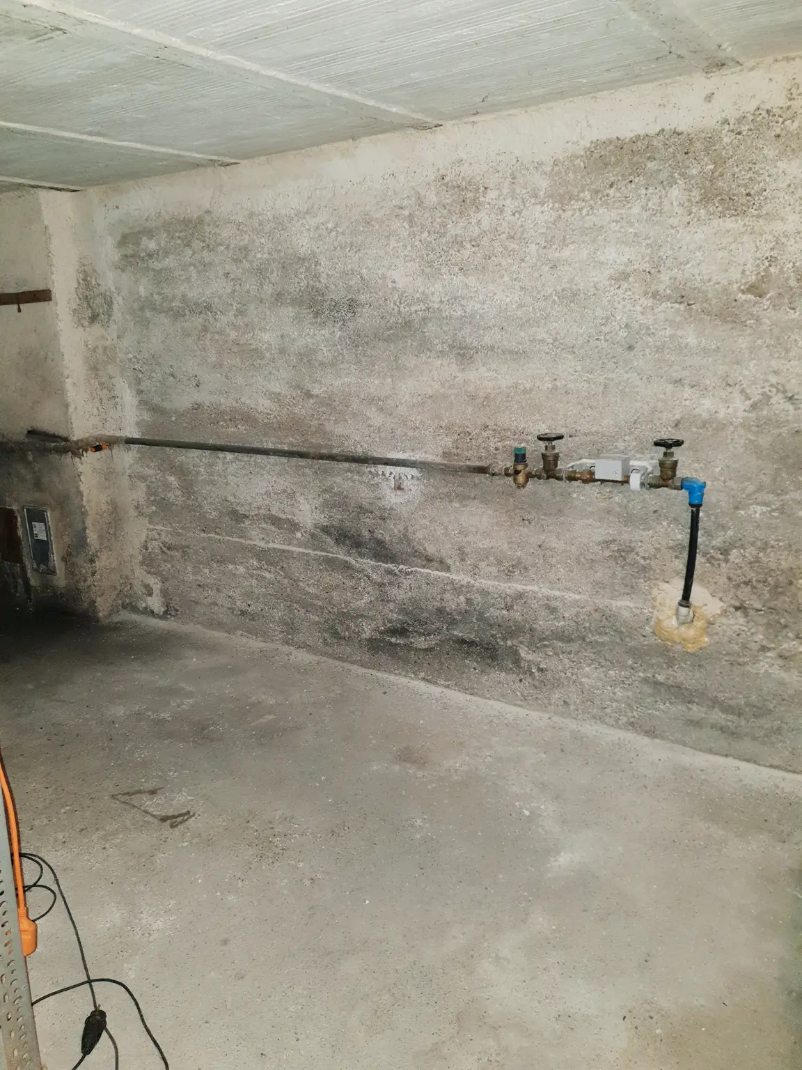 Sanierungsbedarf - Doppelhaushälfte mit Garten + Nebengebäude!!