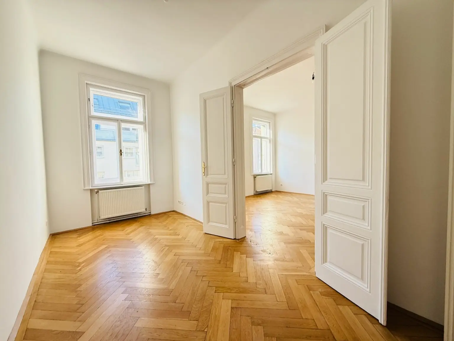 TOPLAGE - NÄHE AUGARTEN | PERFEKTE 5 ZIMMER | TRAUMHAFTER ALTBAU | U-BAHN NÄHE