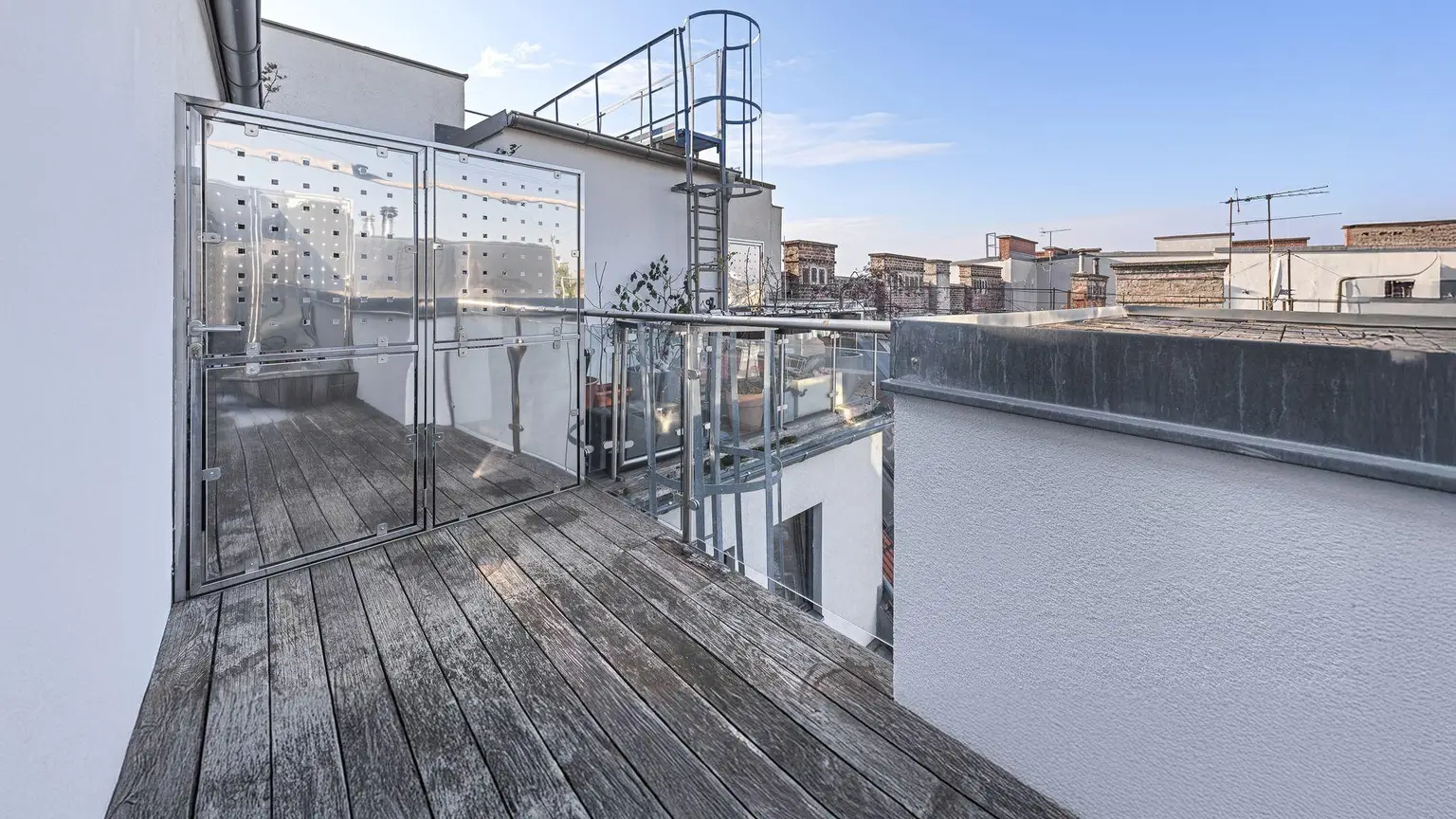 Westseitige Terrasse