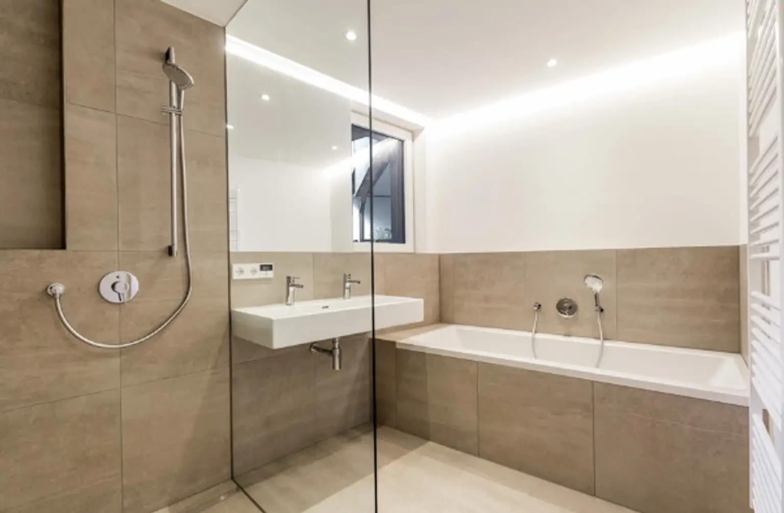 ZUR SCHÖNEN AGNES – Erstbezug: 3-Zimmer-Dachgeschoss-Maisonette mit Dachterrasse und Balkon in Sievering // PROVISIONSFREI