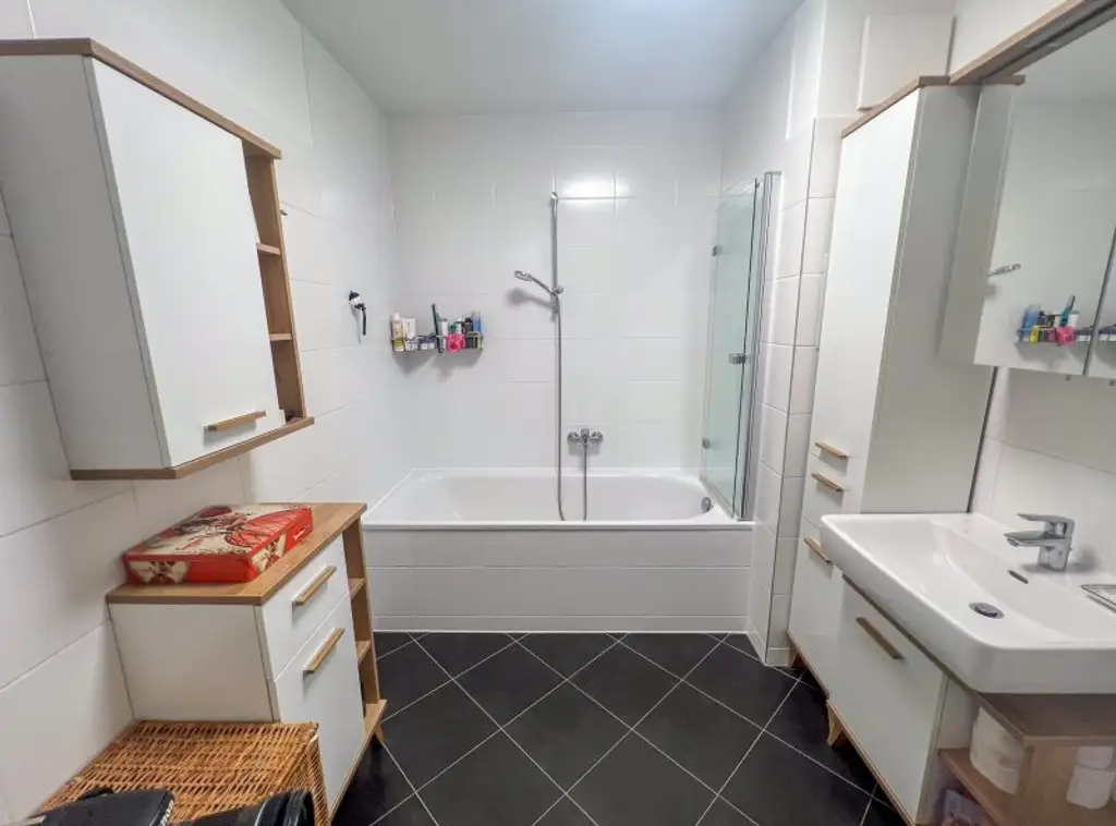 Traumhafte 3-Zimmer-Wohnung mit Garten und Tiefgaragenstellplatz in Wien