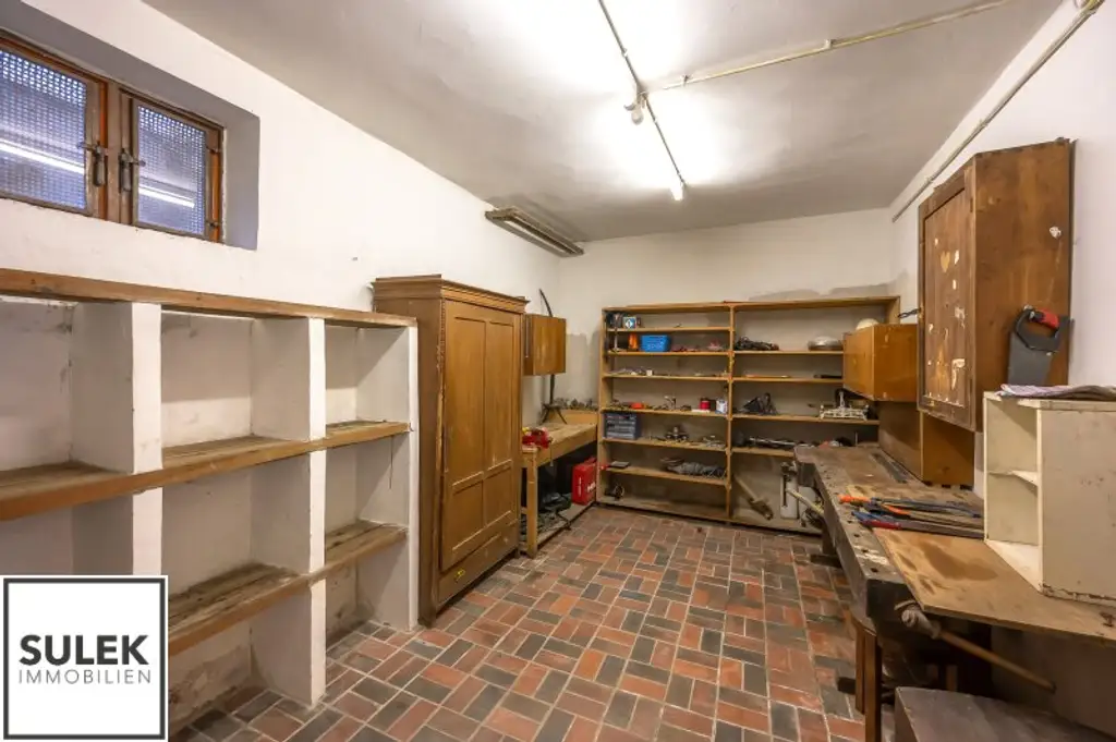 Erstbezug nach Sanierung: Großes Einfamilienhaus in einzigartiger Lage mit Weitblick und vielen Zimmern, Blick ins Grüne und in absoluter Ruhelage
