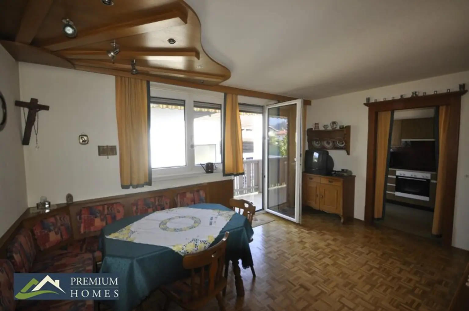 BRIXLEGG - 4 Zimmer Eigentumswohnung - Stube mit Zugang Loggia und Küche