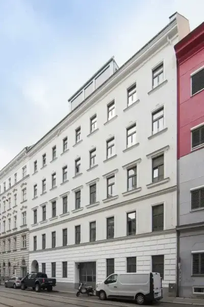 Perfekte Kombination! 3 Zi. im Altbau mit Balkon & Garage im 2.Bez.