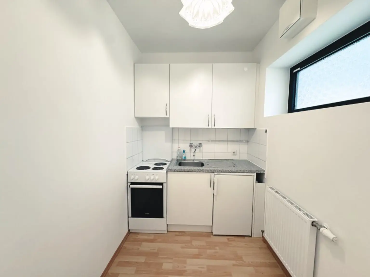 NEU! Preisgünstige 1-Zimmerwohnung mit Loggia nahe Wien zu vermieten! Tiefgaragenstellplätze verfügbar!