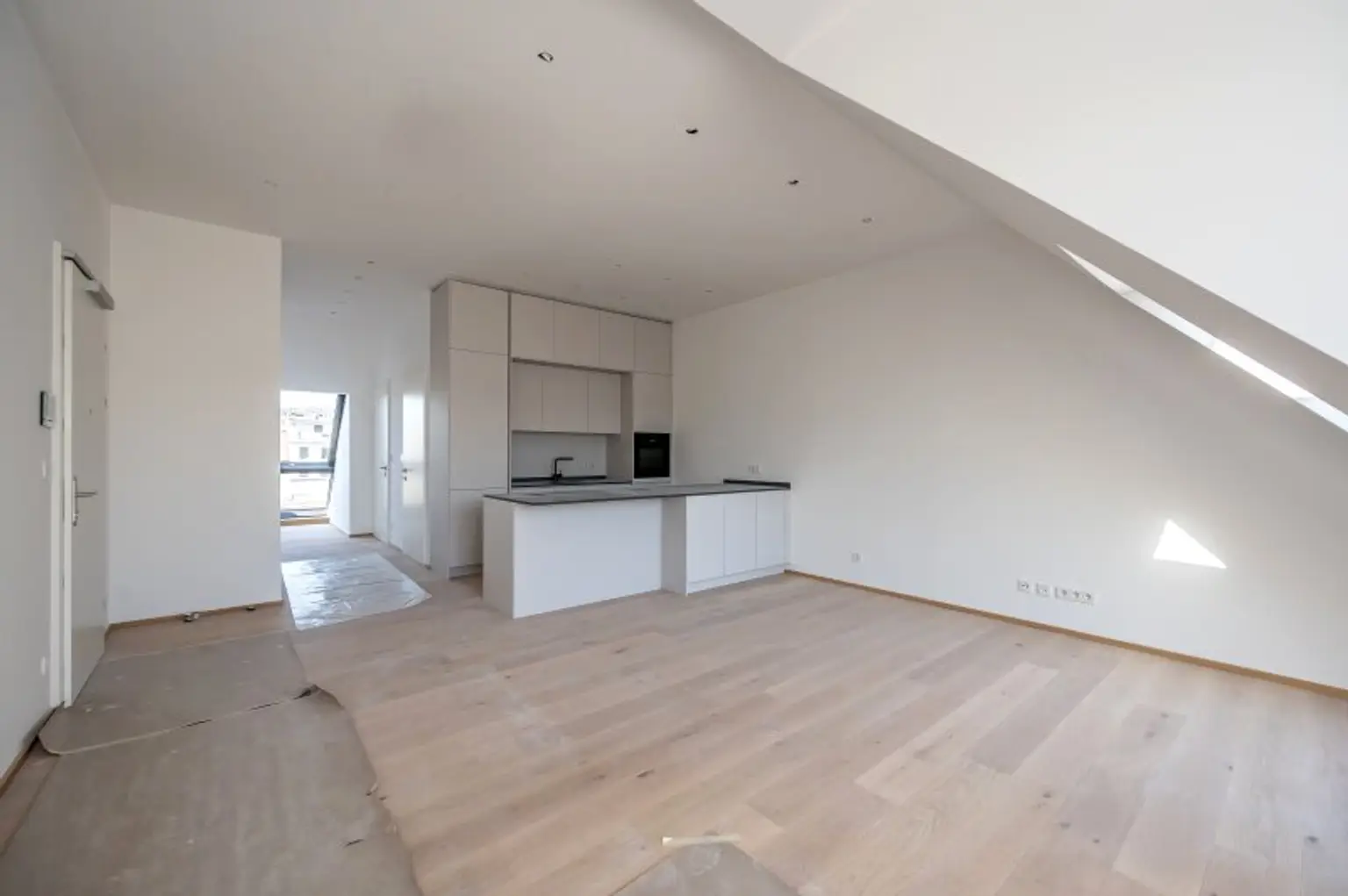 ++NEU++ Außergewöhnliche 2-Zimmer Dachgeschosswohnung in toller Lage (Erstbezug)