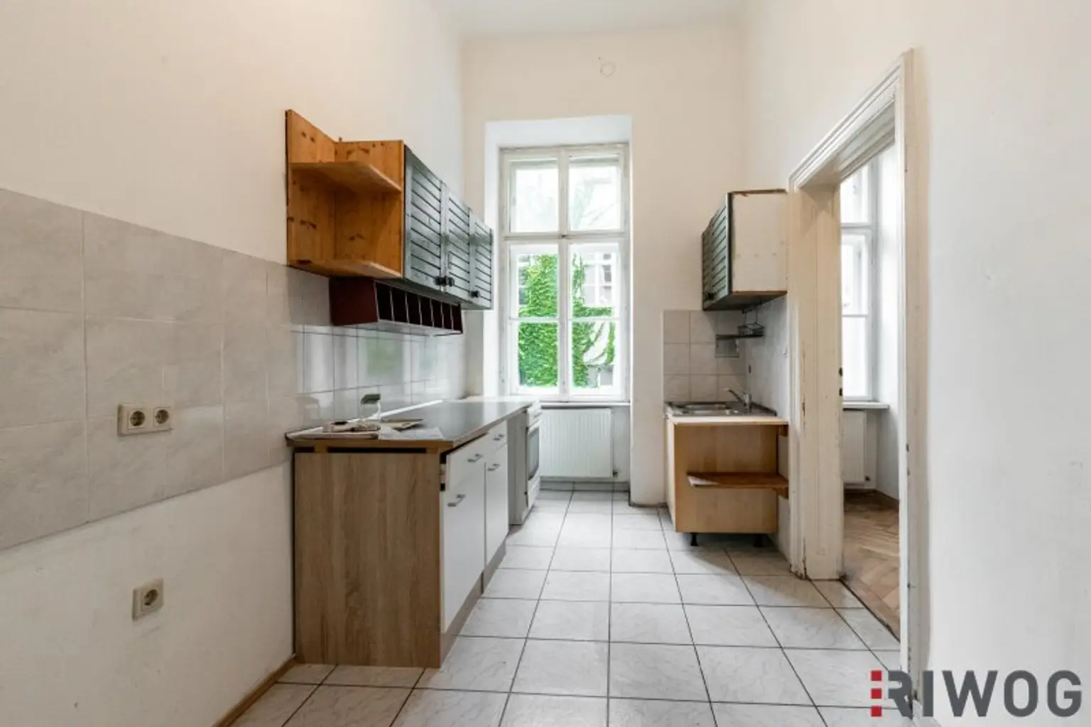 NÄHE 1. BEZIRK, DONAUKANAL UND AUGARTEN | Stilaltbauwohnung mit Potenzial | ca. 3,60 m Raumhöhe | Teils Hoflage | Rembrandtstraße