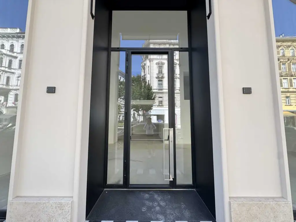 Moderne Geschäftsflächen im Edelrohbau zu mieten!