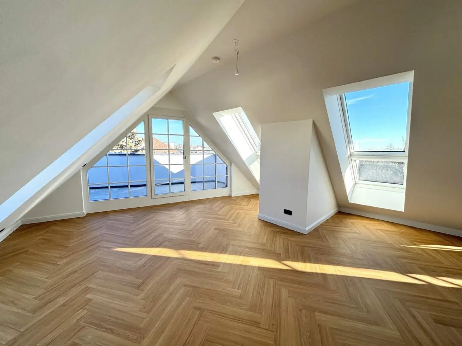 Stilvolle Dachmaisonette mit 3 Terrassen in neu errichteter Stilvilla + Garage 1180 Wien