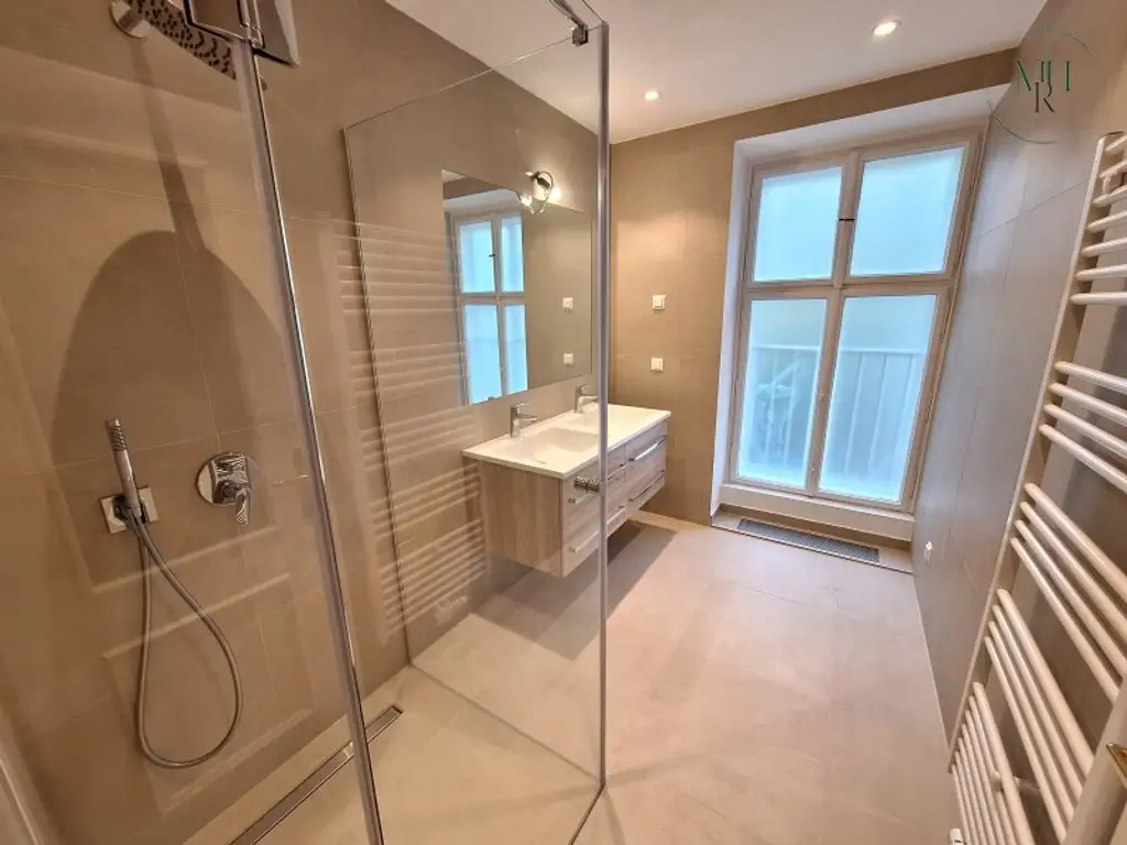 Exklusiv Wohnen in Toplage Währings - hochwertig sanierte Penthousemaisonette mit Grünblick und Garten