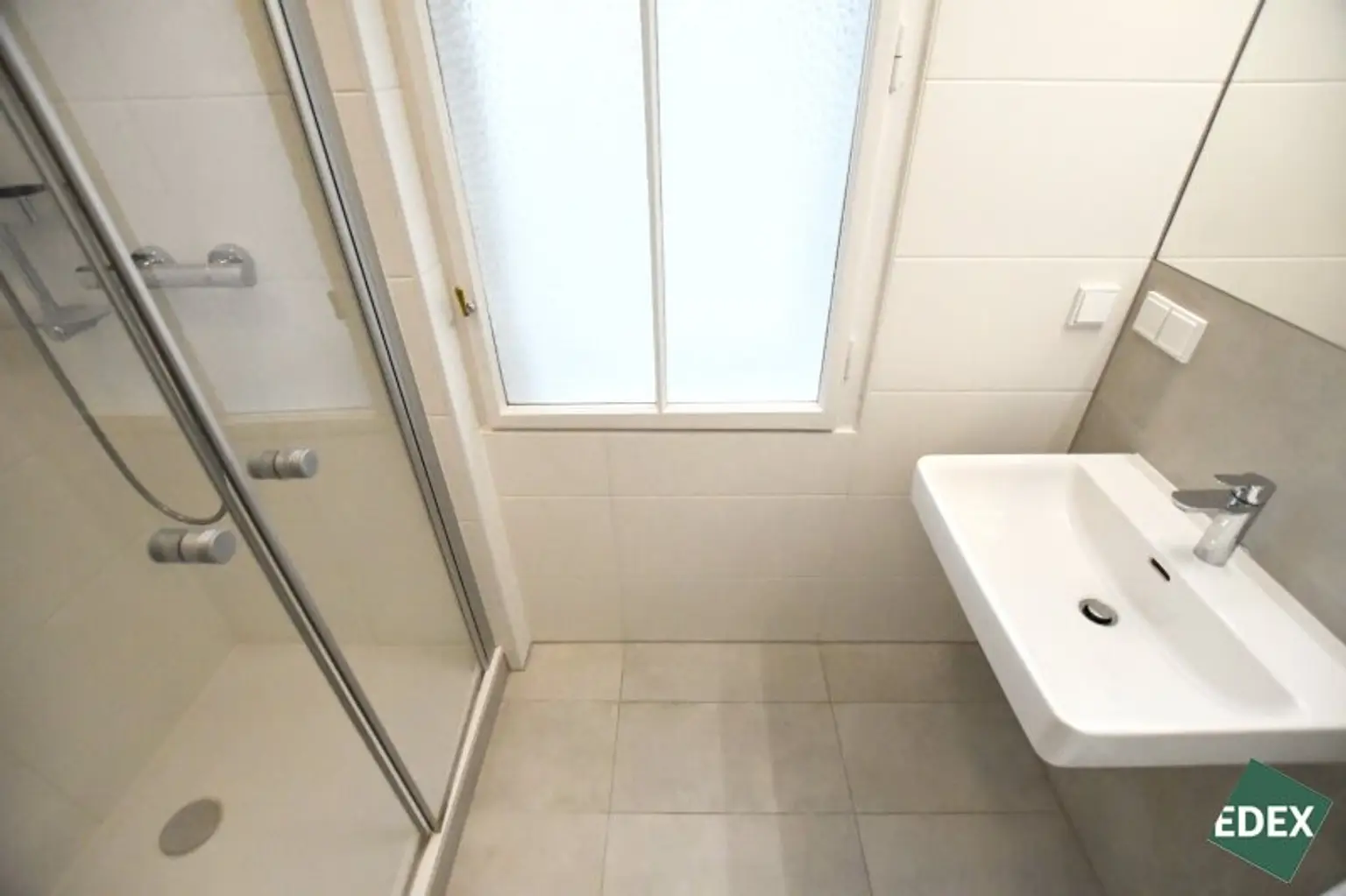 6-Zimmer Altbauwohnung mit Balkon und Klimaanlage in attraktiver Lage des 7. Bezirks