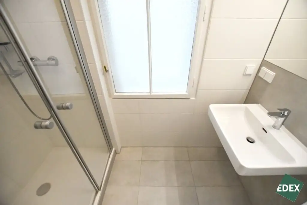 6-Zimmer Altbauwohnung mit Balkon und Klimaanlage in attraktiver Lage des 7. Bezirks