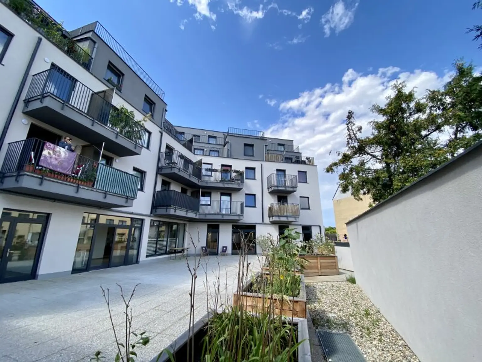 Wunderschöne 3 Zimmer Wohnung mit Balkon - Baujahr 2021 TOP 26 in den Innenhof gerichtet - PREIS Inkl. Heizung