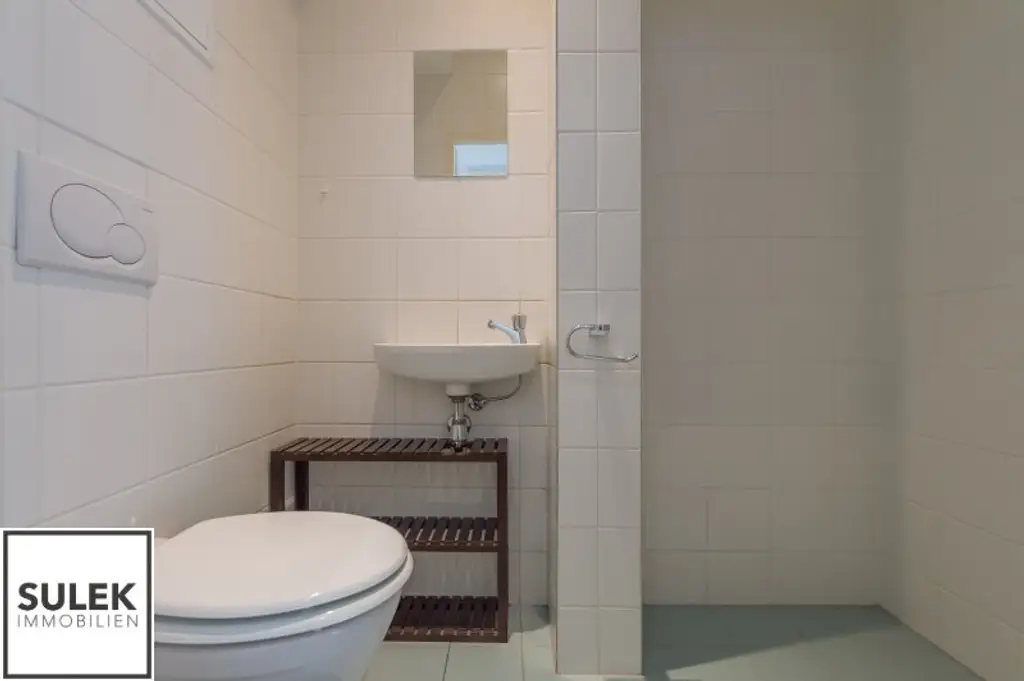 Gemütliche, ruhige 2-Zimmer Neubauwohnung mit Innenhof-Terrasse in beliebter Lage -nähe zur U6 & Mariahilfer Straße!