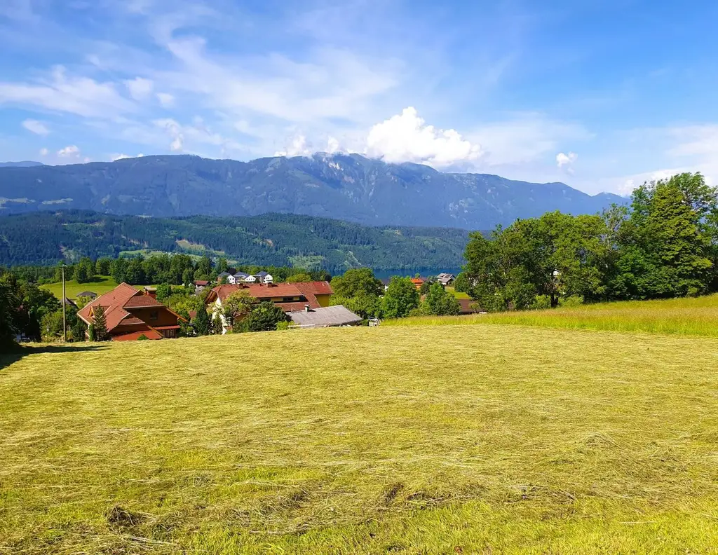 Exklusives Baugrundstück mit Berg- und Seeblick am Millstätter See / Kärnten