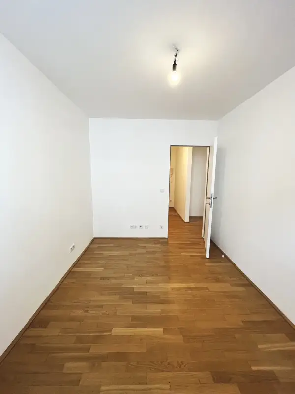 Optimal geschnittene 2-Zimmer- Wohnung - 
U6 nur 2 min. zu Fuß