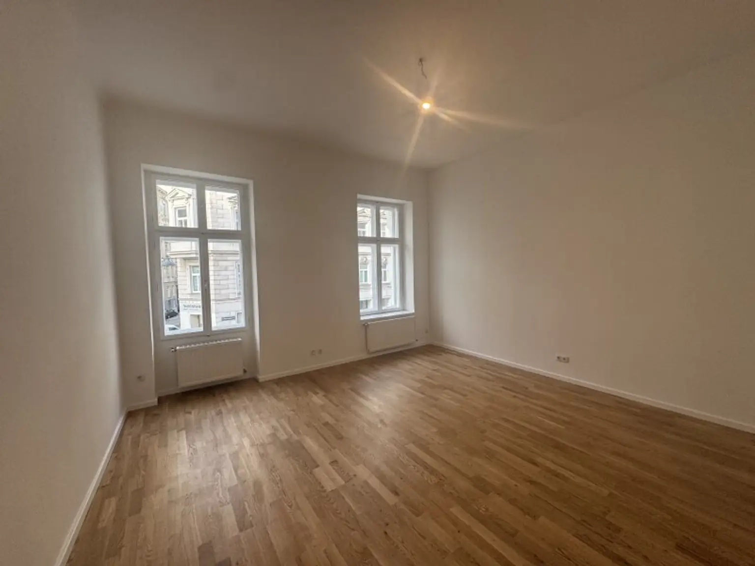 NEU! ERSTBEZUG! Geräumige 1-Zimmerwohnung in wunderschönem Stilaltbau zu vermieten!
