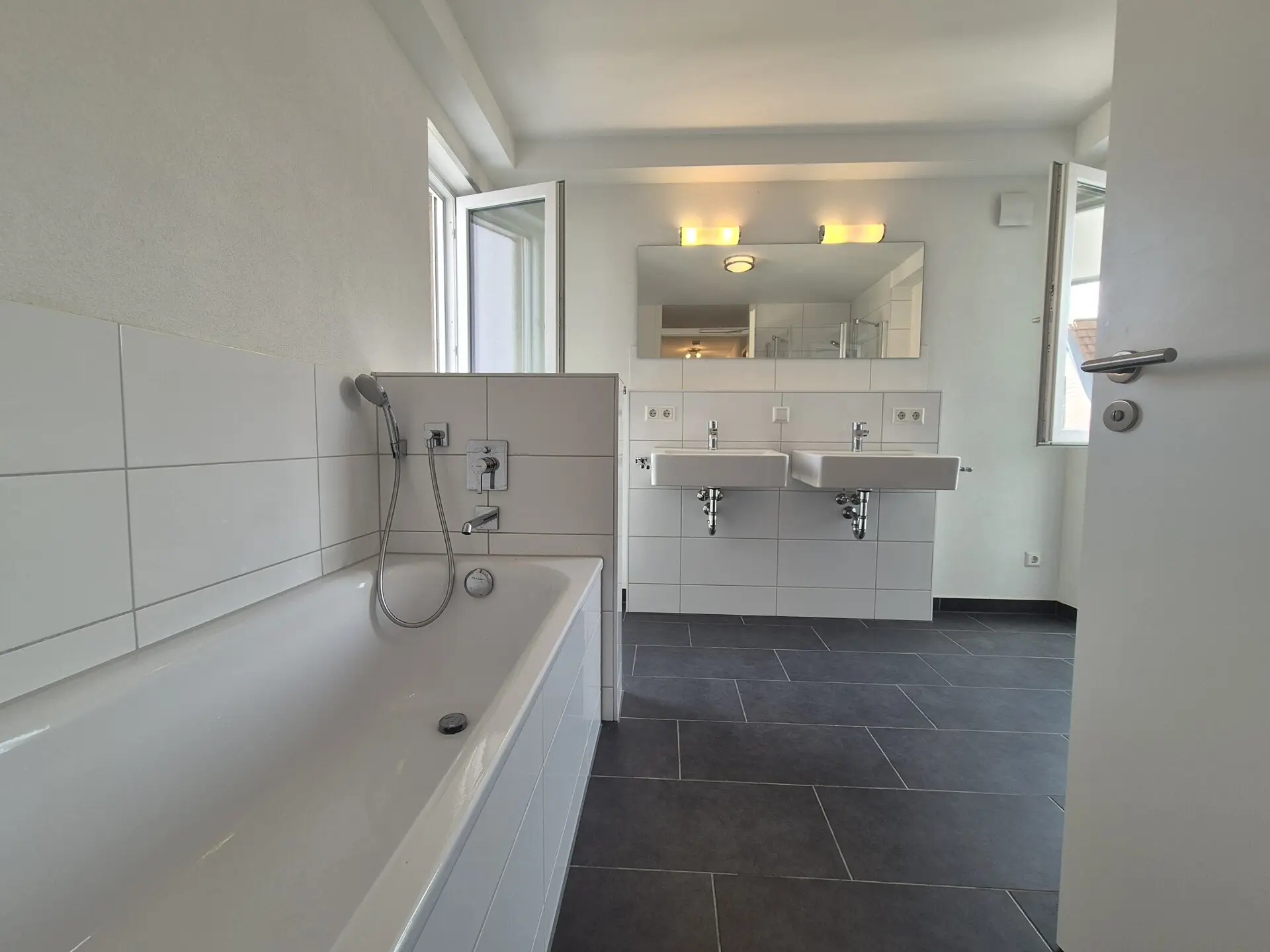 bathroom 1st floor picture 1