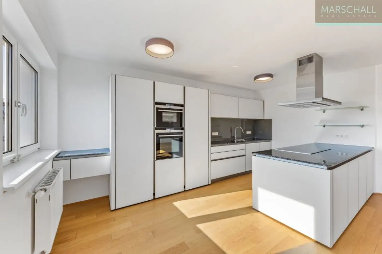 Helle 4-Zimmer-Dachgeschosswohnung mit traumhaftem Fernblick im 7. Bezirk
