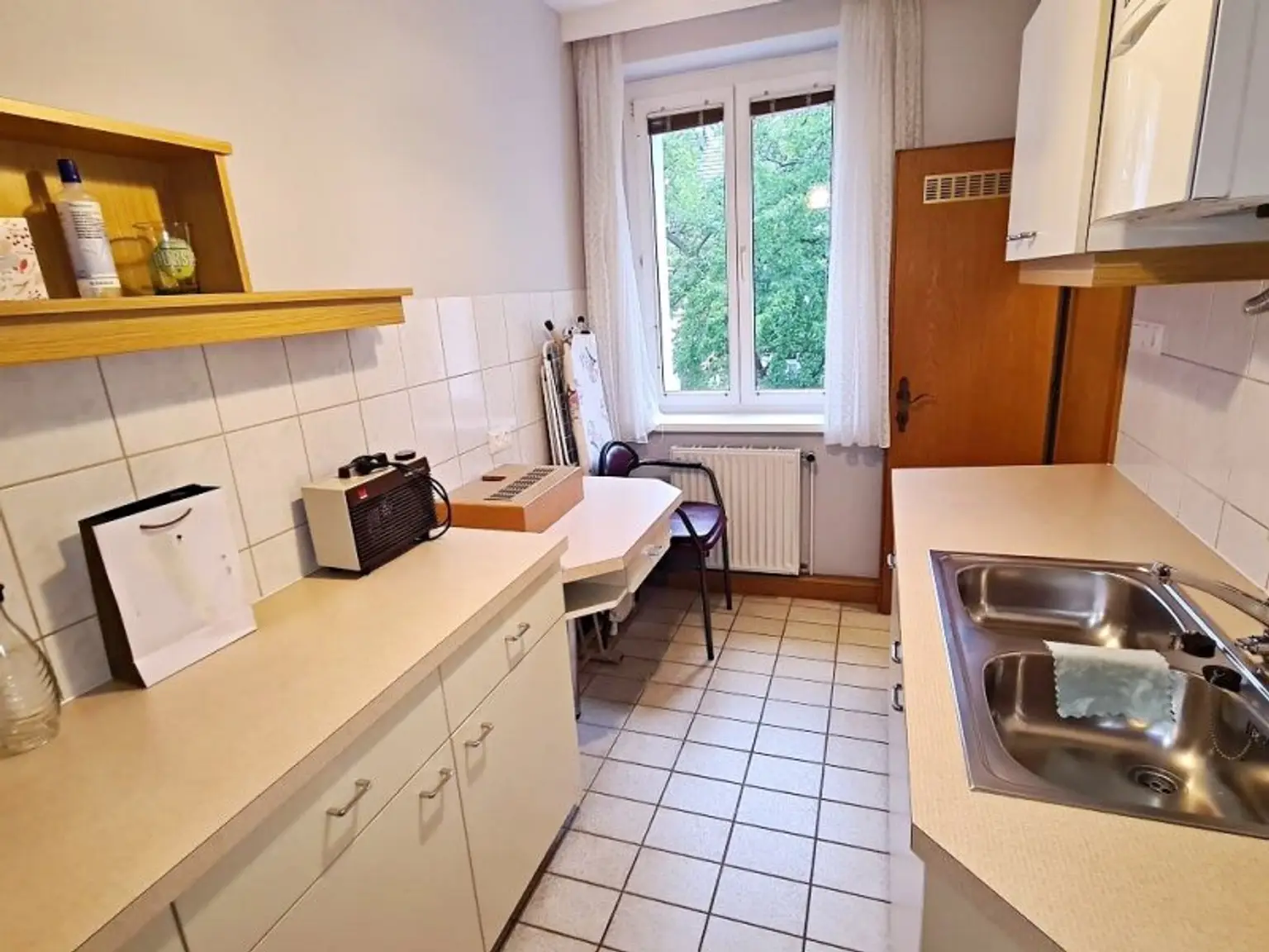 FAMILIENHIT, ENKPLATZ, gepflegte 113 m2 Neubau mit Loggia, 4 Zimmer, Küche, 2 Bäder, teilmöbliert, 3. Liftstock, U3-Nähe
