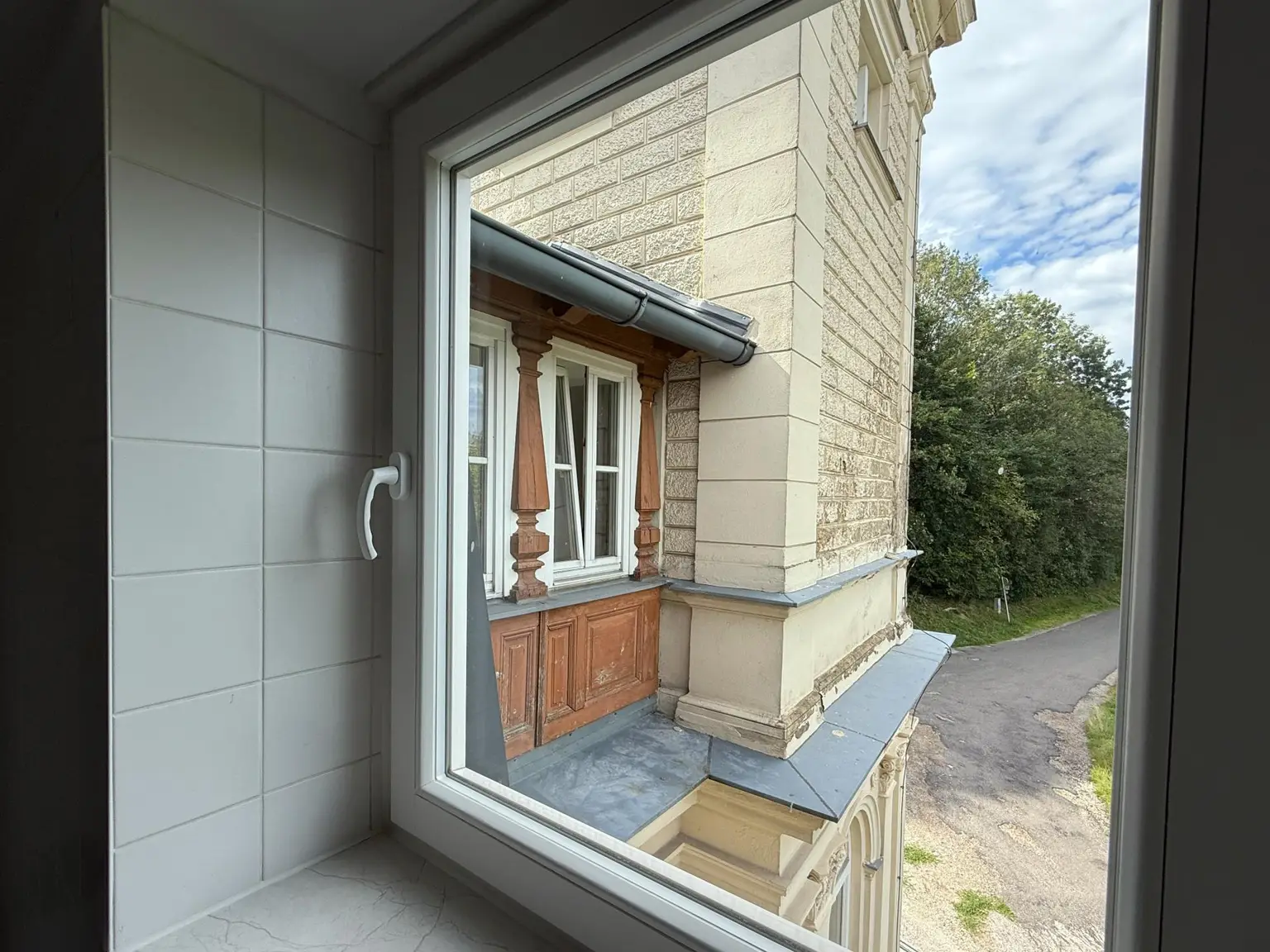 Exklusives Dachgeschoß-Juwel in historischem Gebäude mit großem Gartenanteil