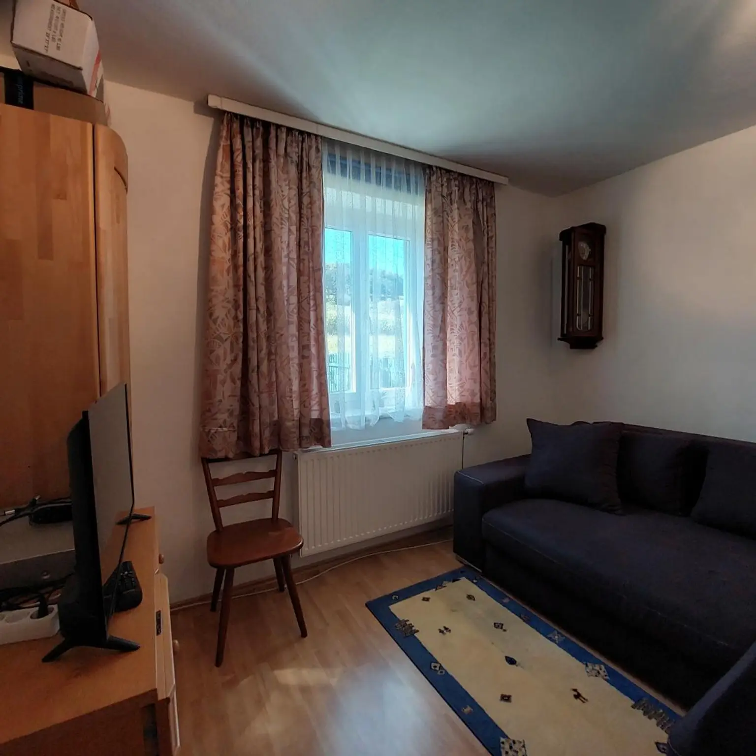 Haus mit zwei getrennten Wohneinheiten in ruhiger Lage