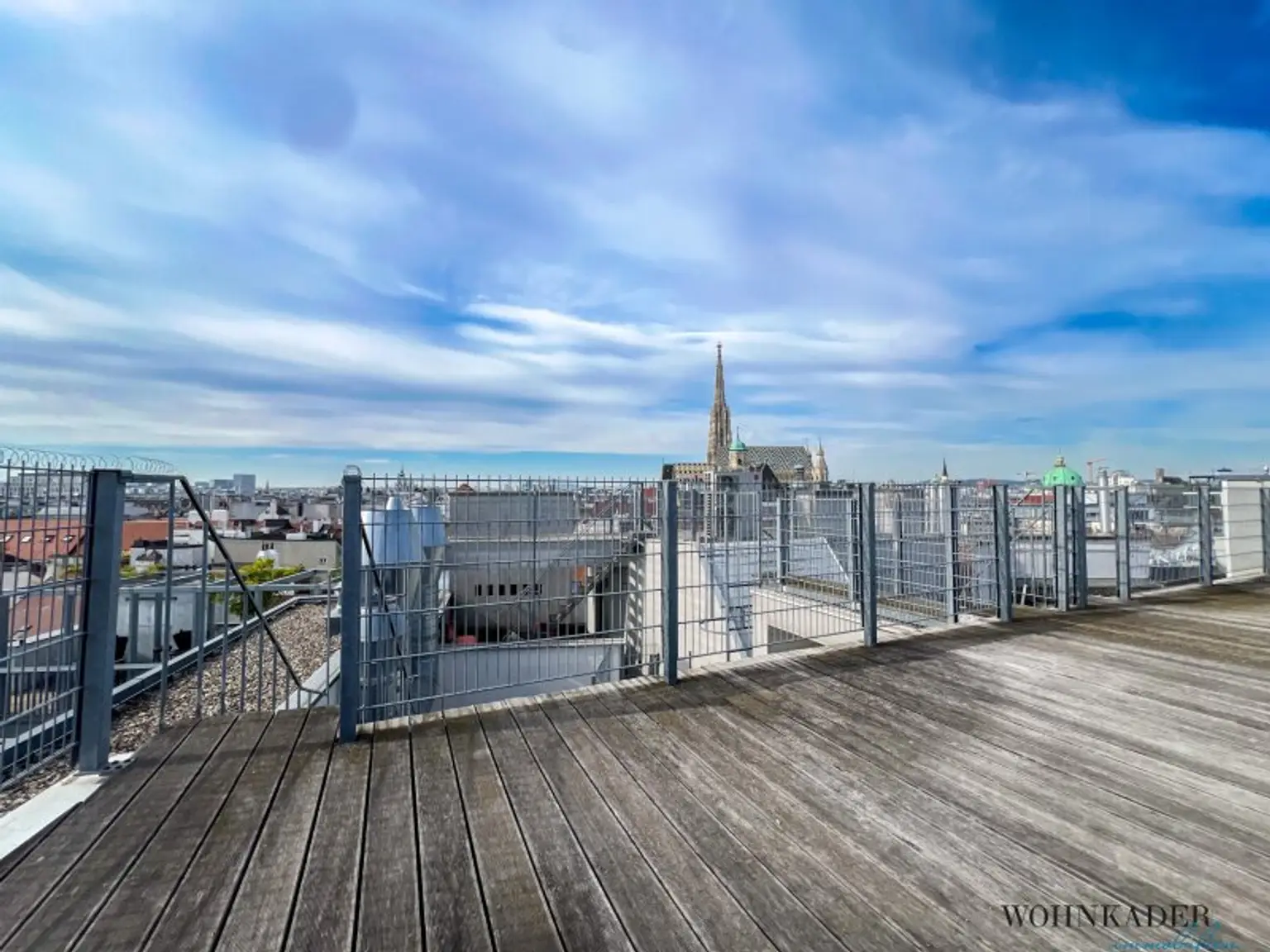 Exklusive 130 m² Dachgeschosswohnung mit Terrasse, Dachterrasse und atemberaubendem Blick auf den Stephansdom