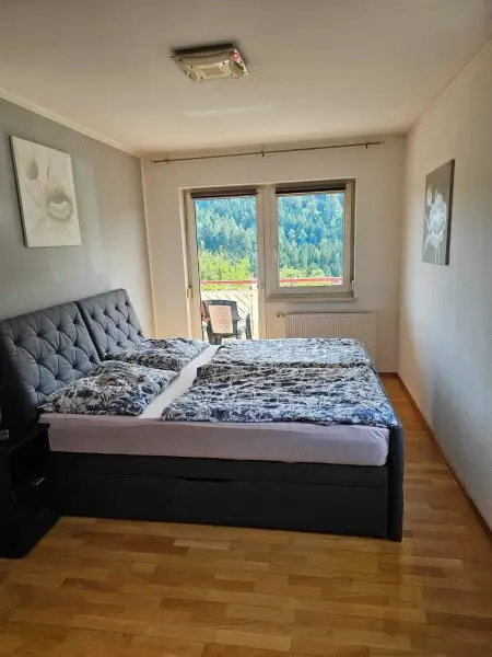 Neuwertiges  Familien Wohnhaus in Feldkirchen / St. Urban : 5 Zimmer, Garten, Balkone, tolle Ausstattung! mit  1 HA LW  Wiese für Tierhaltung