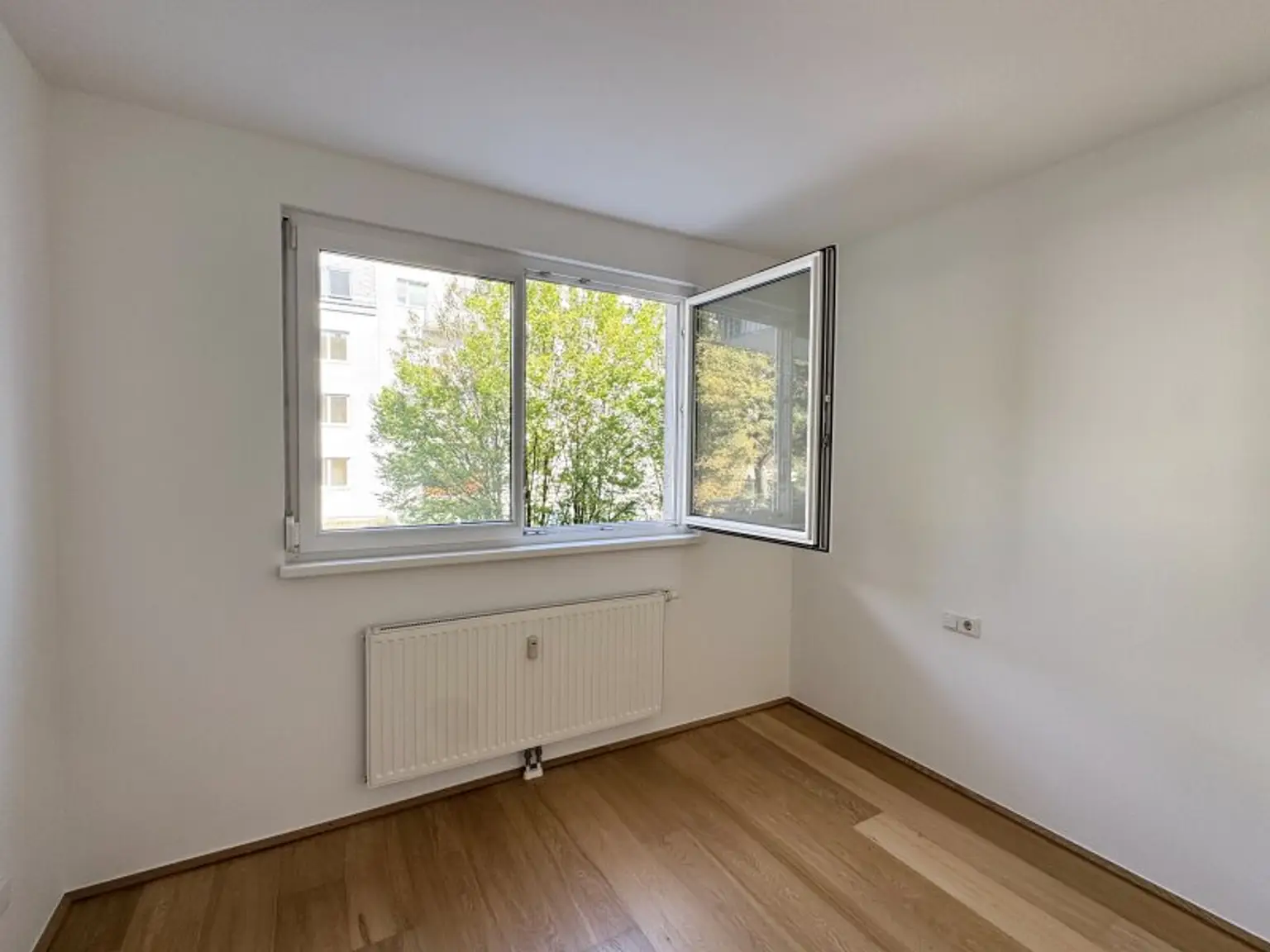 Neubau mit Balkon Richtung Innenhof | Stellplatz im KP inkludiert | ruhig & citynah bei Schmelz/Lugner City