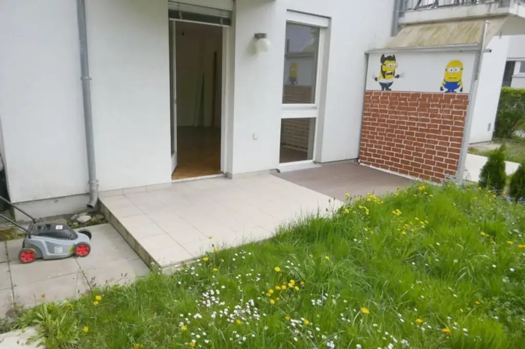 Große sonnige 2-Zimmer-Gartenwohnung bei LKH