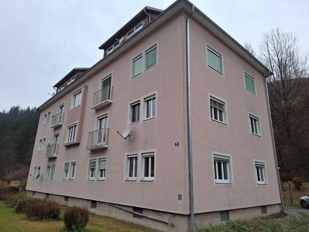Unmöblierte 3-Zimmer-Altbauwohnung im Halbstock in Thörl nahe Kapfenberg zu mieten !