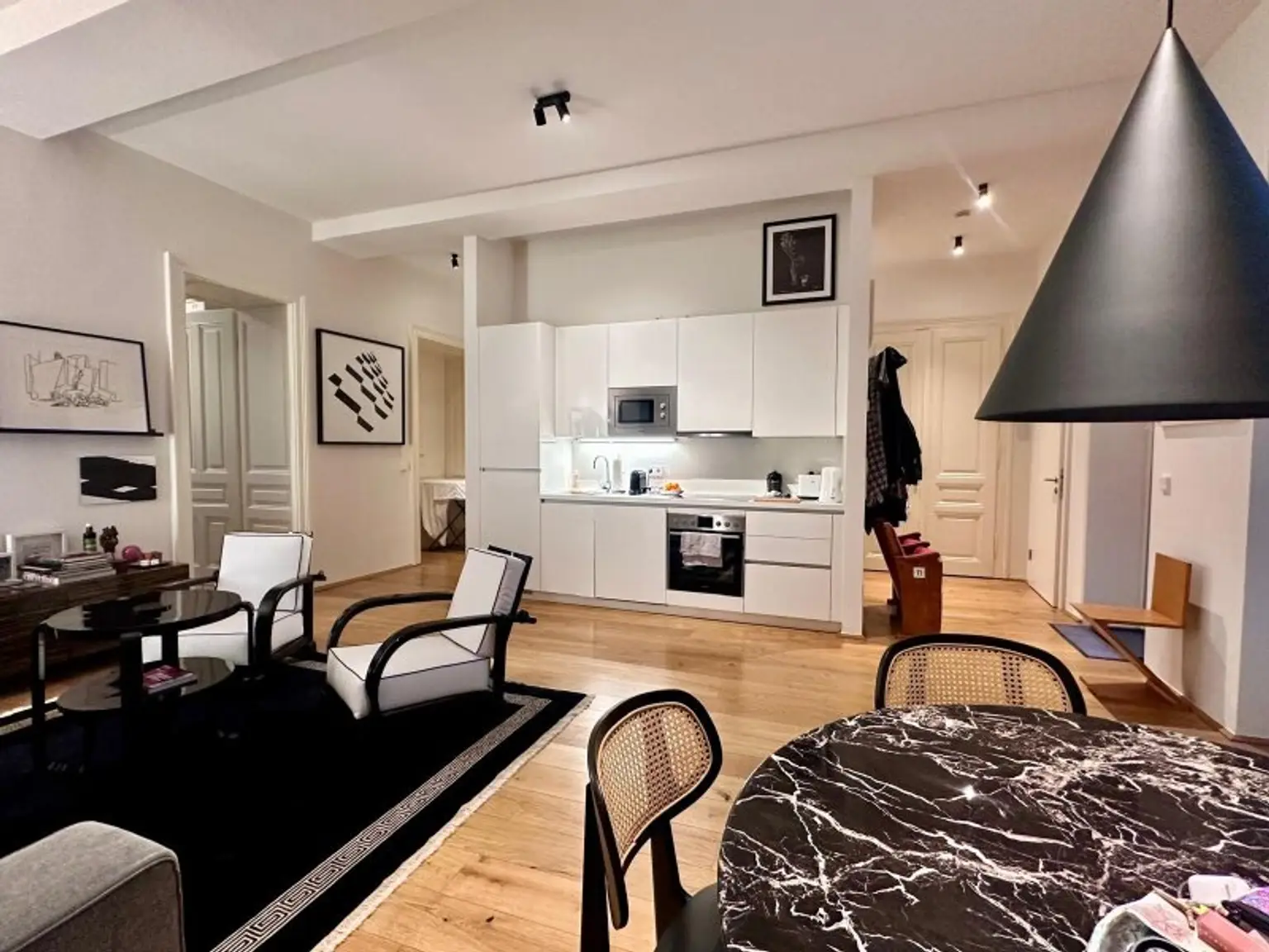 Modern revitalisiertes Altbaujuwel mit Balkon und Grünblick