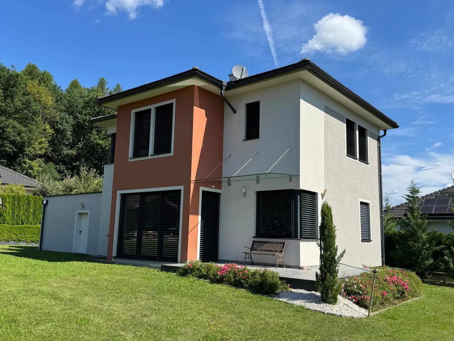 Einfamilienhaus für anspruchsvolle Käufer - im Grünen und doch in Stadtnähe