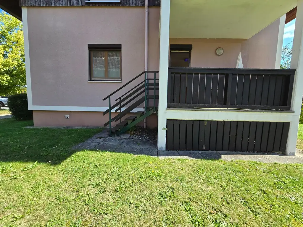 2-Zimmerwohnung mit Terrasse und Carport