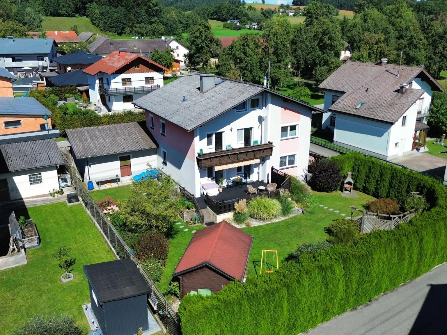 OPEN HOUSE! Großzügiges leistbares Wohnhaus mit 3 getrennte Wohneinheiten, Traumgarten, Doppelgarage und vielen Parkplätzen Tuffeltsham in Redlham