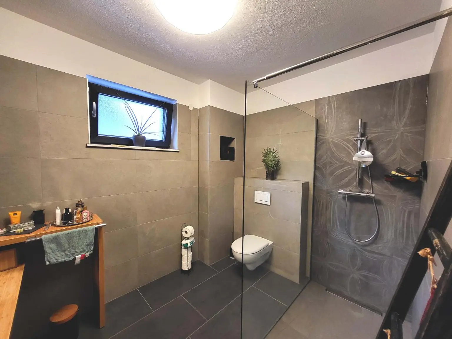 Ihr neues Zuhause: moderne Doppelhaushälfte auf großem Grundstück