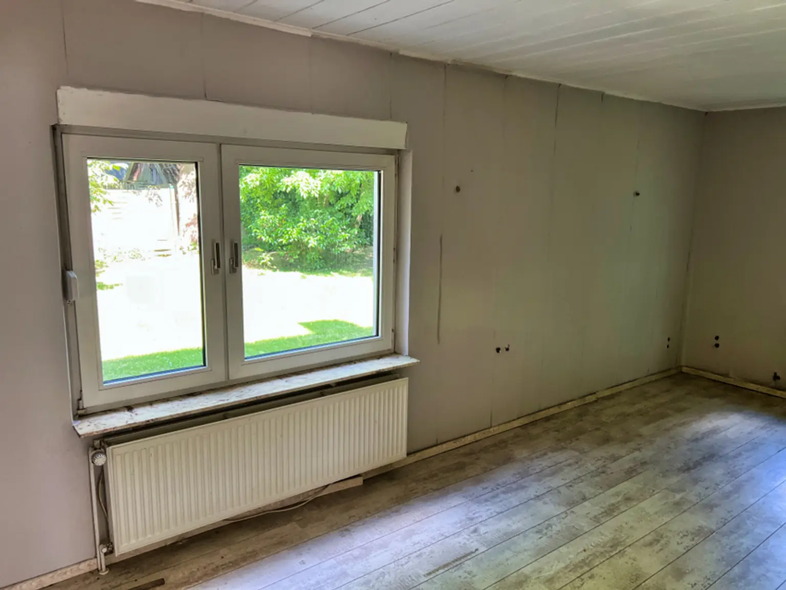 Auf großem Grundstück! Gemütliches EFH für Ihre Familie!