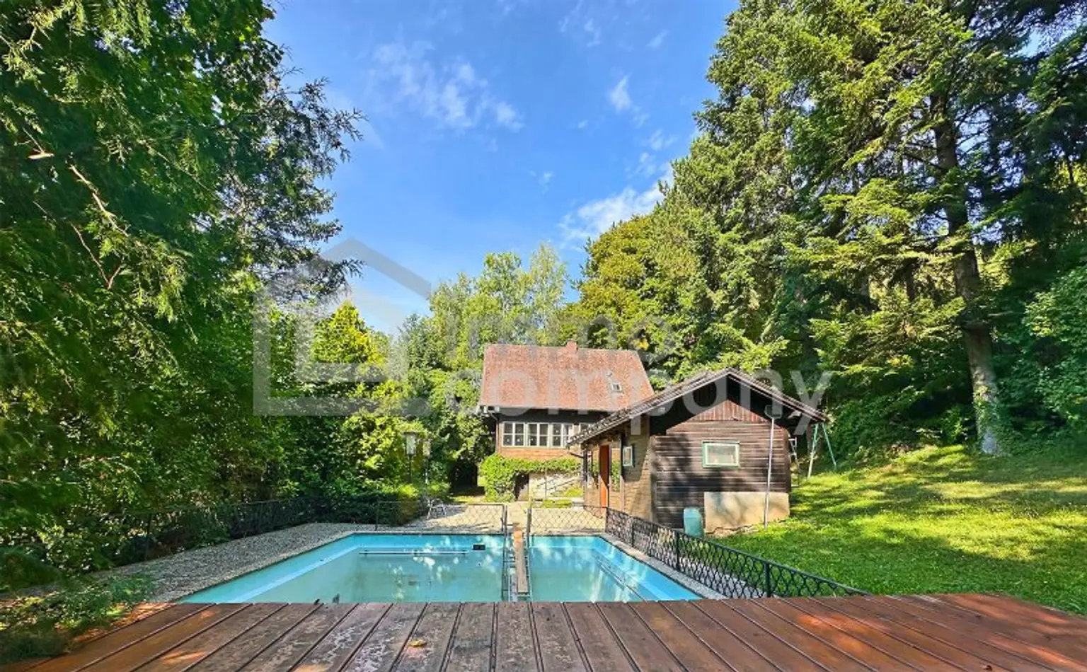 Uriges Landhaus - Traumlage - plus  Pool - Grundfläche 1.594 m² - Renovierung und Schönheitsreparaturen sind erforderlich, dennoch sofort beziehbar!