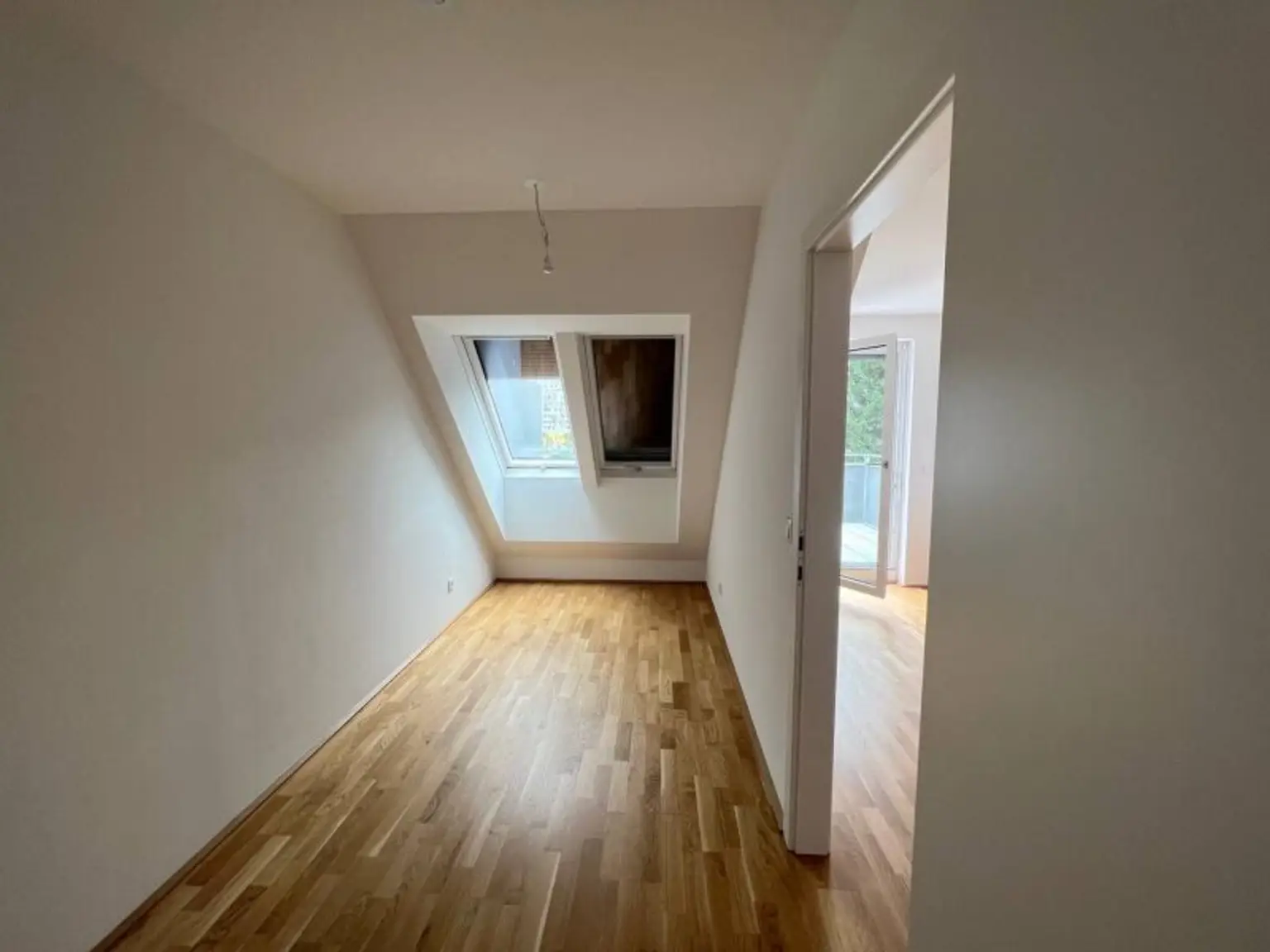 EXKLUSIVES WOHNEN IN RUHIGER LAGE MIT BALKON & GARAGE – IDEAL ZUR ANLAGE