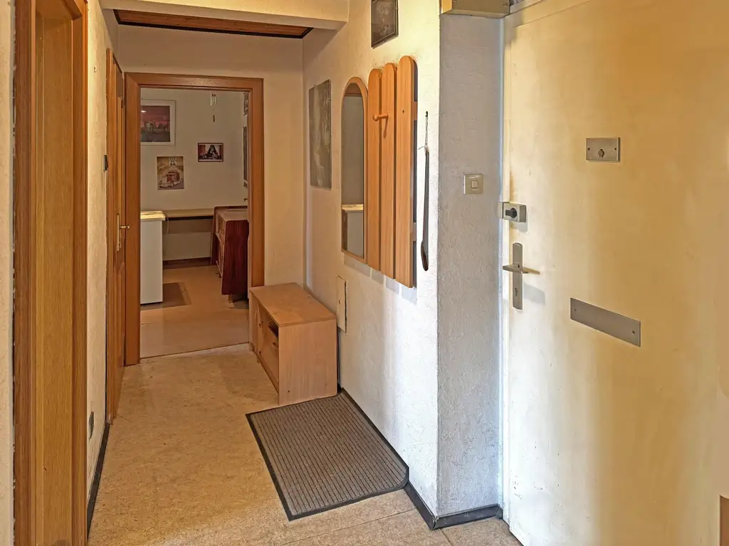 "Coole 2 oder praktische 3 Zimmer Wohnung, Renovierungsbedarf!"