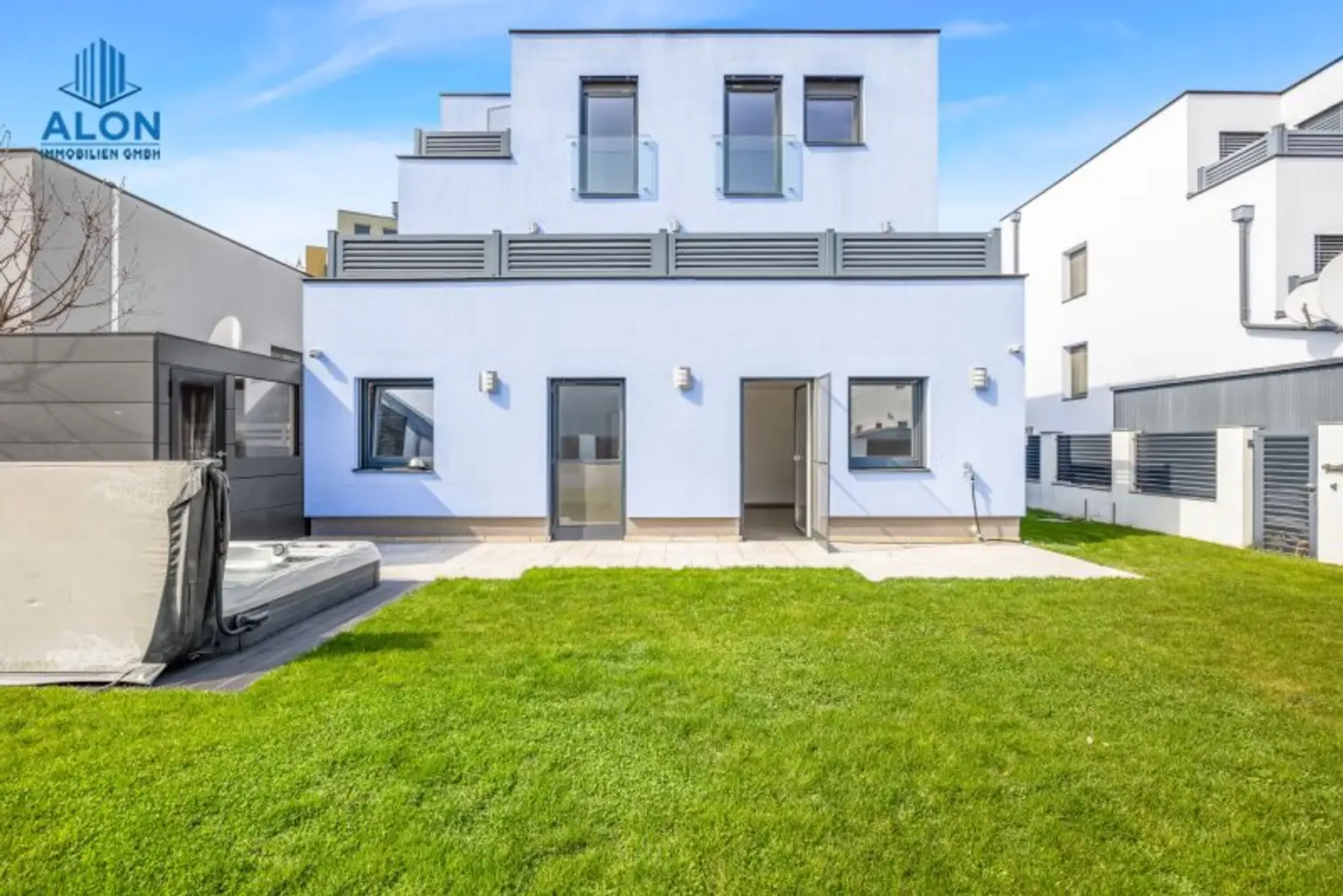 EXKLUSIVES WOHNHAUS | WOHNTRAUM | GROSSER GARTEN MIT WHIRLPOOL & SAUNA