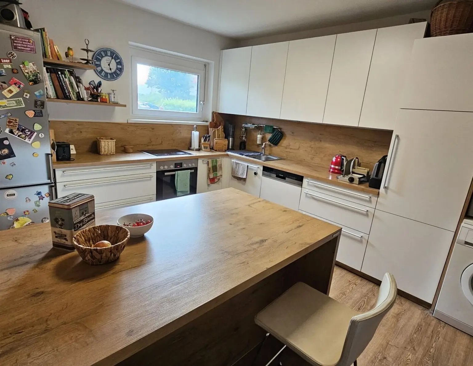 Ruhige Lage, großzügig, 4 Zimmer, Küche, Wintergarten, Terrasse, Parkplatz