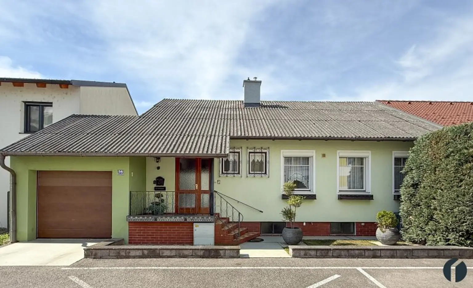 Außenansicht von der Straße aus